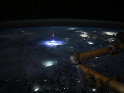 国际空间站捕捉巨型喷流奇观，NASA诚邀公众参与科学探索