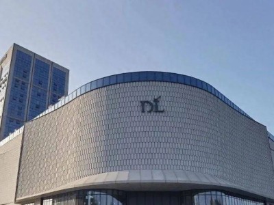 胖东来高薪招聘保安保洁引热议：本科+25岁以下，月薪近9000元？