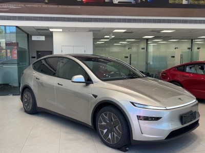 特斯拉Model Y L低价入市，六座纯电SUV市场竞争白热化
