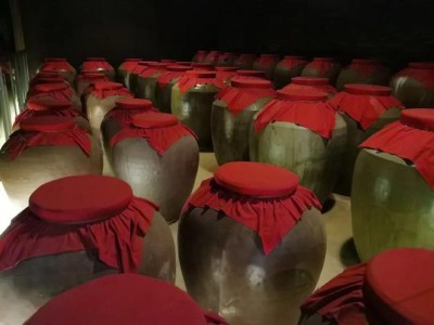口子窖业绩下滑，高端化遇阻，省外市场扩张面临挑战