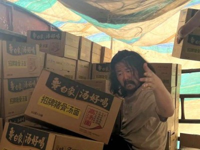 拾荒者资助女孩不幸离世，曾经温馨相见画面成永恒回忆