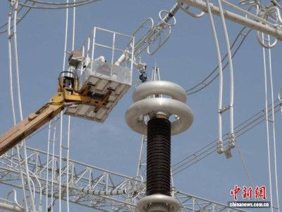 新疆电网迎新成员：超高压互感器接线机器人成功“上岗”