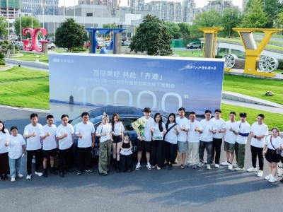 吉利银河A7两周破万，树立混动家轿市场新标杆