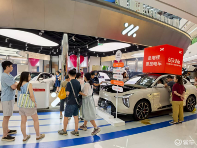 新一代智己LS6预售火爆，北京展厅人声鼎沸，用户热情高涨