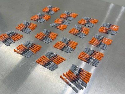 女子腰腹紧身裤藏160支减肥针剂，海关现场拦截查获