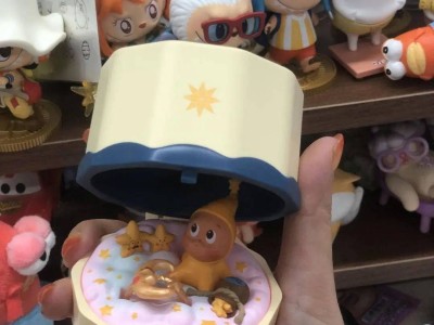泡泡玛特新品秒空引黄牛狂欢，二手市场隐藏款价格飙涨六倍！