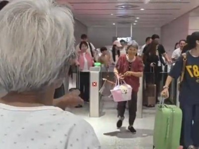 母爱如初，108岁奶奶车站接78岁女儿，那份“等你”温暖了全网