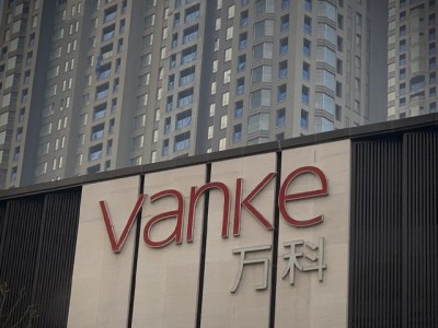 万科半年报后股价大涨，存量盘活与轻资产转型成关键