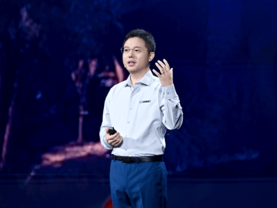 百度智能云重磅升级：百舸5.0千帆4.0齐发，数字员工“吴彦祖”亮相