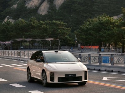 理想i6无伪装实车图抢先看：外置自行车架成亮点，预计9月底正式上市