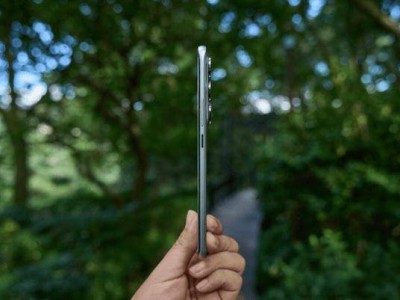 传音Infinix Hot 60 Pro+获吉尼斯认证，成全球最薄3D曲面屏智能手机
