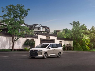 五菱星光730MPV成都车展首发：七座大空间，一车三动力，电动侧滑门亮点十足