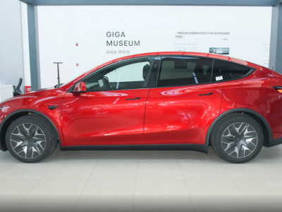 特斯拉Model Y L上市，33.9万起售六座布局，能否继续领跑纯电动车市场？
