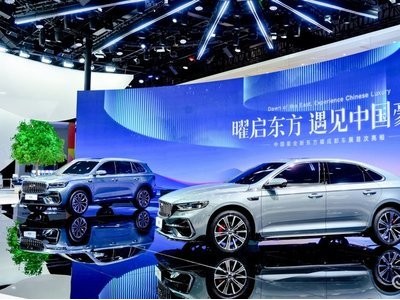 吉利中国星东方曜系列：燃油车的智能化豪华新篇章