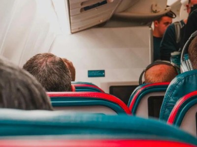 春秋航空：省钱仙人与打工人的飞行选择