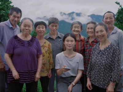 山村新风尚：春花教网购，拼多多助力老人乐享普惠生活