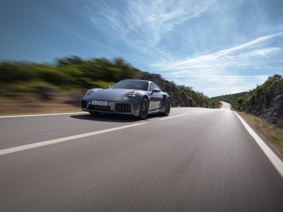 新款保时捷911 Turbo S携创新T-Hybrid动力登场 刷新纽北纪录 硬顶敞篷双版本即日预售