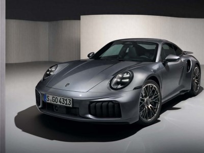 混动赋能！新款保时捷911 Turbo S动力飙升 纽北圈速快14秒成公路战神