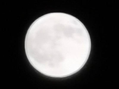 长沙夜空现“红月亮”奇景，1小时22分见证月全食梦幻演变