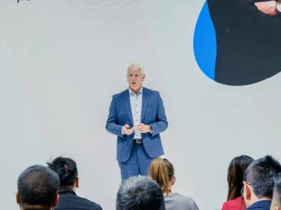 Momenta携飞轮大模型亮相2025慕尼黑车展 深化全球合作 加速智能驾驶普及