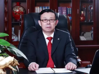 ​中际旭创陷预测“骂战”，2027年利润成焦点，王伟修父子身家大涨​