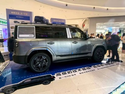 方程豹钛7南京正式亮相，17.98万起售，悦己宜家兼顾日常与户外