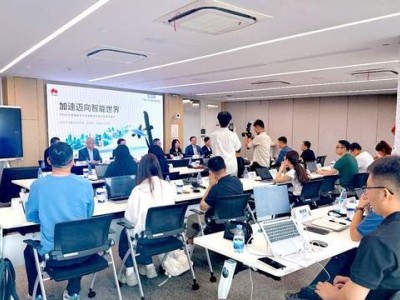 华为亮相2025通信展：以联接与AI融合，开启个人、家庭、行业数智新篇