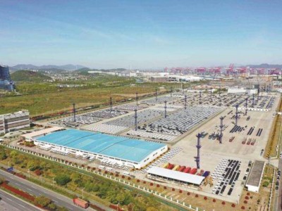 前8月宁波口岸汽车出口超250亿 新能源车领跑 口岸通关优化助力企业“出海”