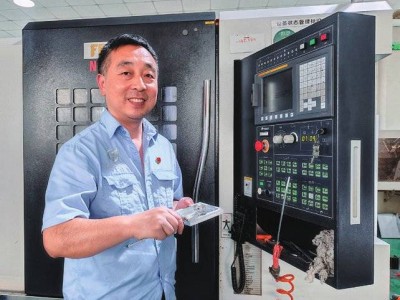 三十年匠心坚守：从普铣能手到数控先锋，杨梦刚用技艺传承书写航空人生