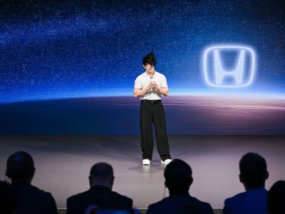 CR-V全球30年荣耀款焕新登场，智能驾控升级，舒适安全兼备开启出行新篇