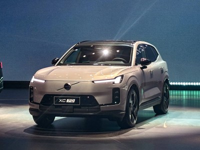 沃尔沃全新XC70上市！插混动力续航超1200km 限时尊享价26.99万起