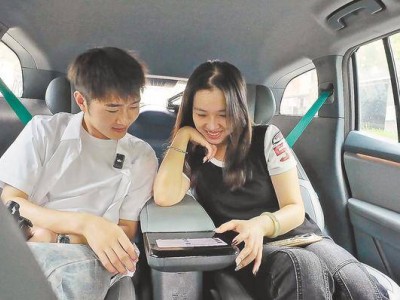 湖北大学“萌新”国庆武汉行：萝卜快跑与空轨，开启科技体验之旅