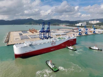 比亚迪“济南号”中秋首航小漠港，6000余辆国产新能源车驶向新加坡