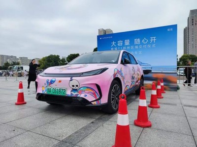 极狐T1凭啥成爆款？实用空间、均衡配置与精准续航定位是关键