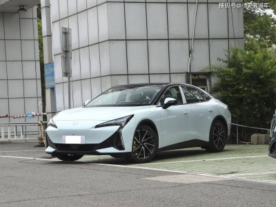 极狐阿尔法S5改款上市！13万内享800V超充+3.7秒破百，2米9轴距续航超700公里