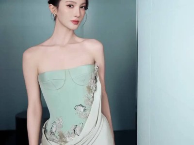 金晨亮相莲花跑车发布会：健康自信绽放魅力，完成从“花瓶”到独立女性蜕变