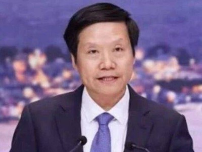 雷军在世界智能网联汽车大会上呼吁：全行业团结共建新生态，抵制网络乱象促发展