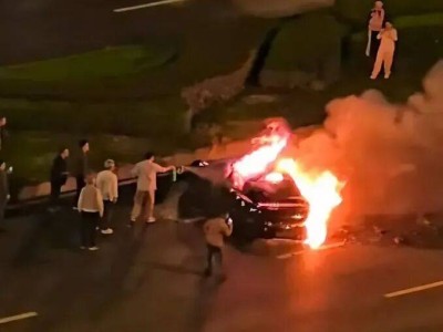 雷军造车遇困局，刘强东布局汽车生态：新能源赛道两种发展路径大碰撞