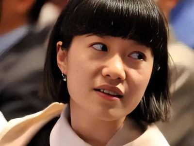 杨振宁遗嘱终揭晓：相伴21载，财产尽捐教育，翁帆获精神宇宙馈赠