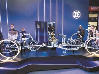 互联网巨头竞逐智能汽车赛道：生态、数据与场景的全新争夺战
