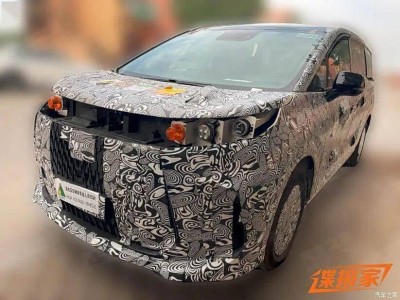 享界MPV谍照曝光!家族大灯+梯形格栅,运动前包围2026年待发
