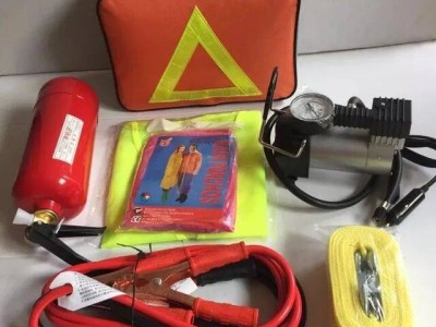 行车安全不可忽视！这6个应急工具放后备箱，关键时刻助你化险为夷