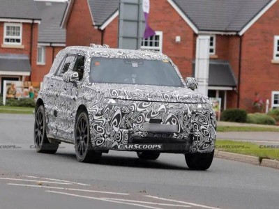 谍照揭秘路虎新动作:小尺寸纯电“卫士”将至,情怀与变革如何共舞?