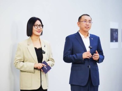 岚图泰山座舱首发：AI座椅贴心、鸿蒙语音默契、全景声场与供电黑科技齐聚