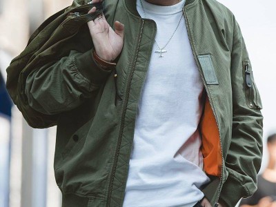 拼多多百亿补贴来袭！马登美式复古MA-1军绿夹克，8折后仅需130.9元