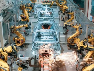 平均63秒产新车!岚图双工厂火力全开,智慧制造引领绿色转型新速度