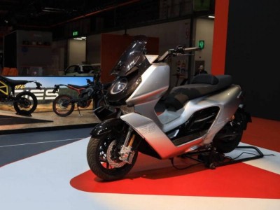 小牛Concept06概念车亮相EICMA展，“机能美学”引领两轮车设计新纪元