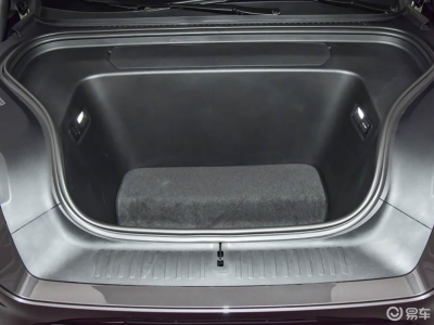 大型SUV堆料大比拼：空间、性能、灵活度，哪种路线更合你心意？