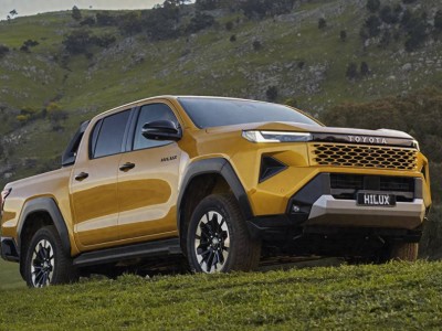 丰田第9代海拉克斯正式登场！丰富配置+混动纯电双选择，皮卡市场再掀热潮