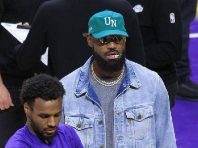 詹姆斯回归在即！湖人首发抉择陷两难，轻松赛程暗藏何种挑战？